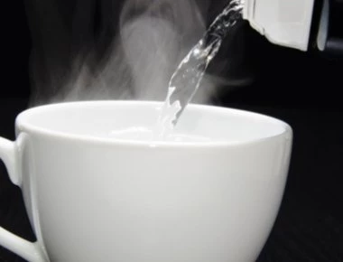 Ποια είναι τα οκτώ οφέλη του να πίνετε ζεστό νερό;